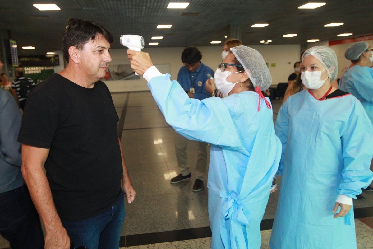 Anvisa barra ação de medição de temperatura de passageiros em aeroporto de Salvador