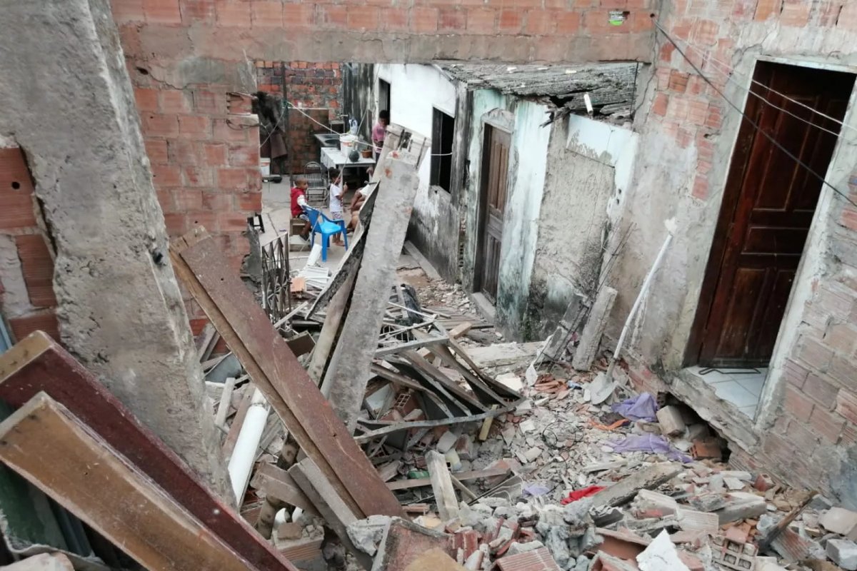 Imóvel residencial desaba em Camaçari