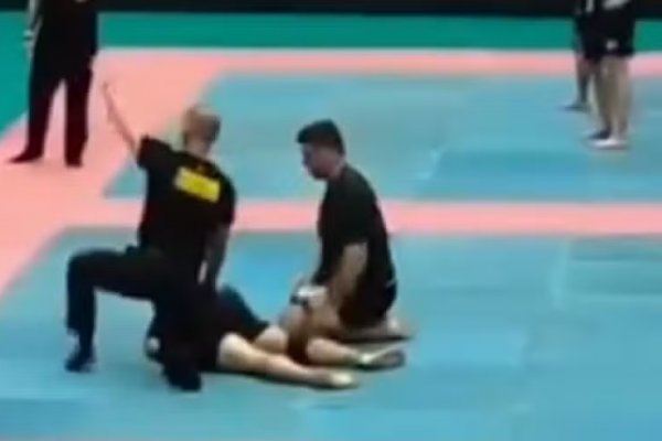 [Vídeo: Atleta de jiu-jitsu perde movimentos depois de golpe ilegal em campeonato no Paraná ]