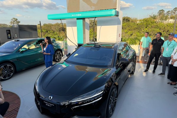 [Denza anuncia supercarregador de carro elétrico em Interlagos ]