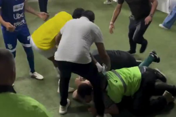 [Video: confusão marca intervalo de ABC x Uberlândia na Arena das Dunas]