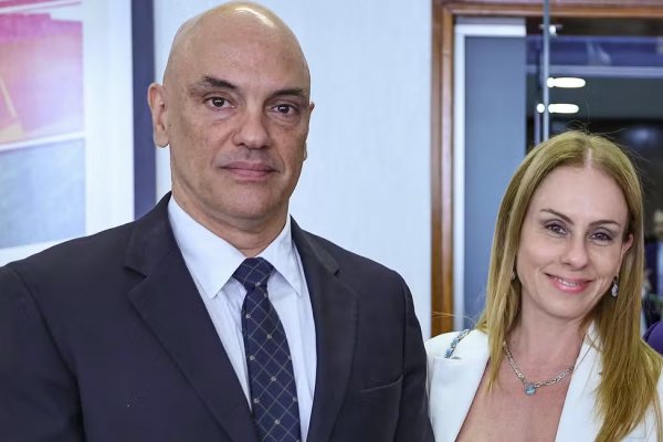 [Contrato entre Master e escritório de esposa de Moraes previa defesa junto à PF ]