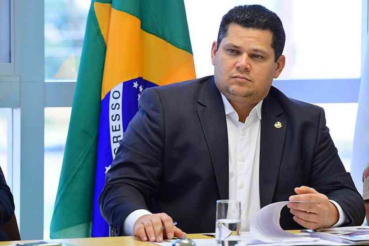Davi Alcolumbre e Rodrigo Maia pedem desculpas ao embaixador da China no Brasil