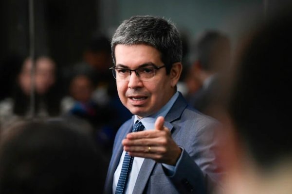[Votação da PEC do fim da escala 6x1 pode ficar para depois das eleições, diz Randolfe]