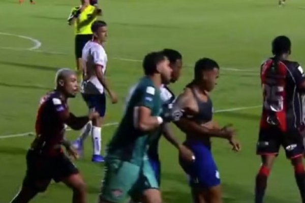 [STJD reduz pena de Cacá por tentiva de rasgar camisa de Jean Lucas no BaVi do Brasileirão]