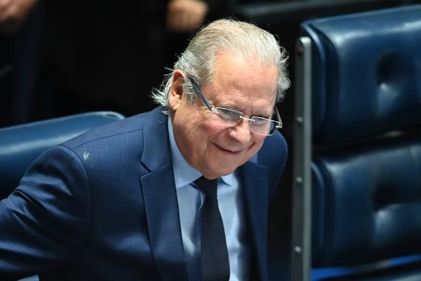 [José Dirceu anuncia fim do tratamento contra câncer antes de disputar eleição]