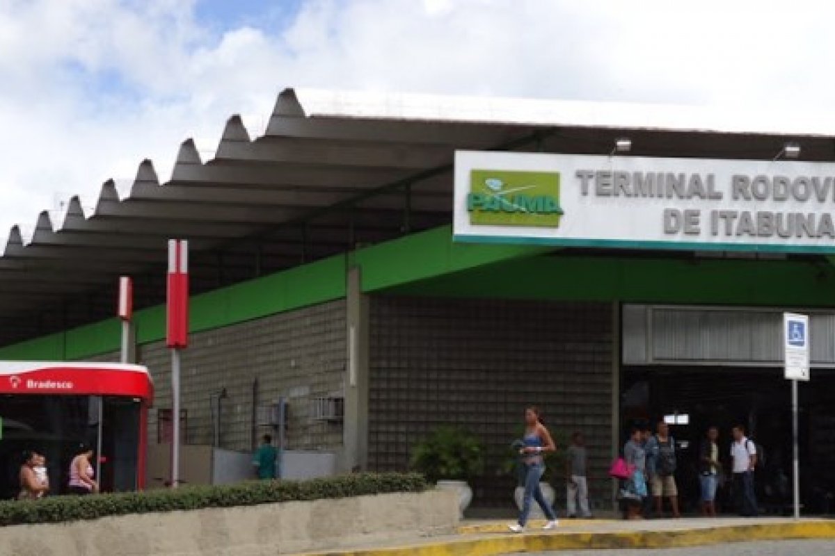 Rui suspende entrada de transportes coletivos em Ilhéus, Itabuna e Itacaré