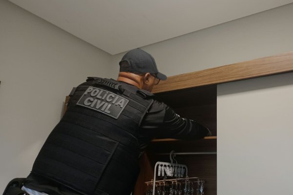 [Polícia Civil prende décimo suspeito de tráfico de drogas em Feira de Santana]