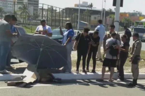 [Mulher morre após ser atropelada na Avenida Octávio Mangabeira]