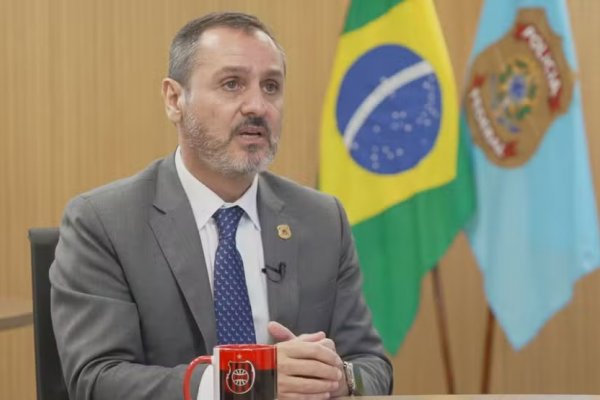 [AGU pede suspensão do afastamento de diretor-geral da PF]