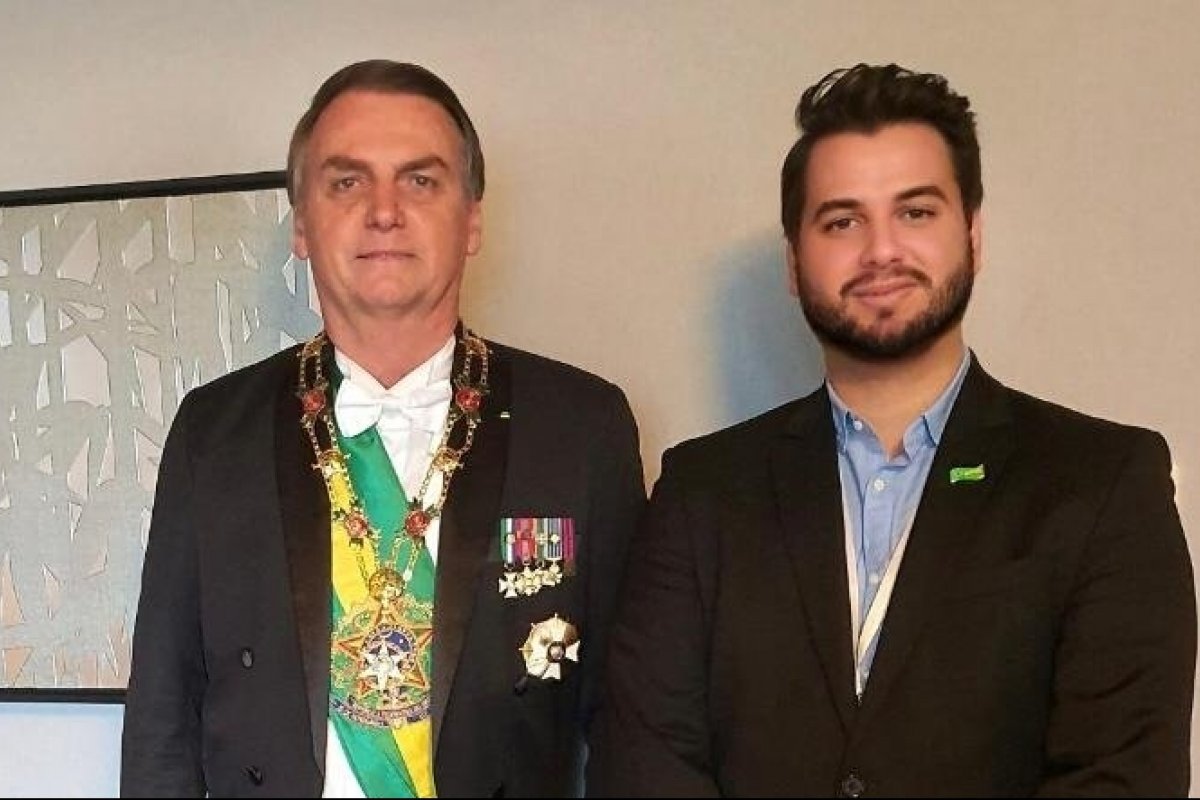 Teste de coronavírus do assessor especial de Bolsonaro dá positivo