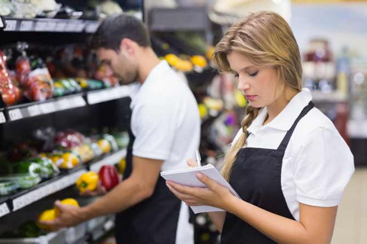 Funcionários de supermercados emitem recomendações sobre compras no período de isolamento