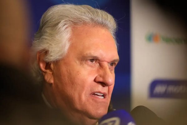 [Internado, Ronaldo Caiado recebe diagnóstico de pneumonia]