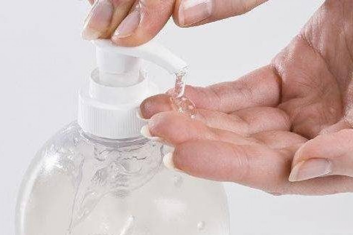 Coronavírus: álcool gel falsificado não mata o vírus e pode irritar a pele