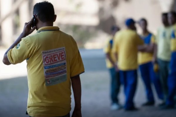 [Correios acionam TST após trabalhadores rejeitarem proposta e decidirem manter greve]