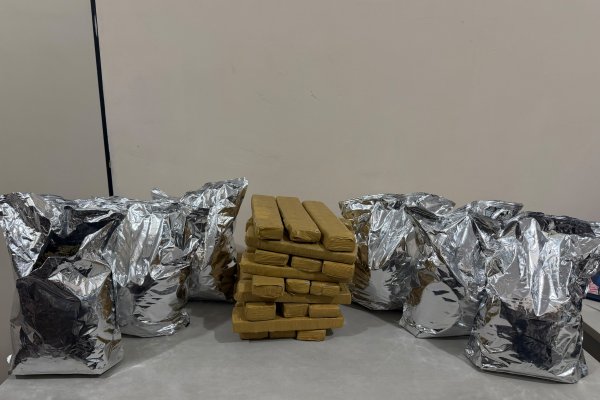 [Suspeito de tráfico de drogas é preso em Salvador]