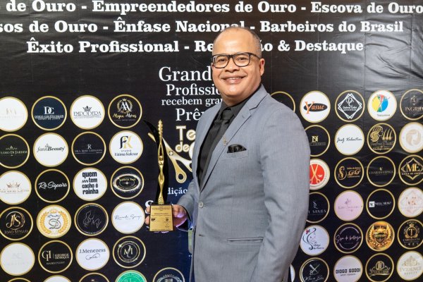 [Robson Paranhos recebe prêmio Destaque Personalidade Beleza em São Paulo! ]