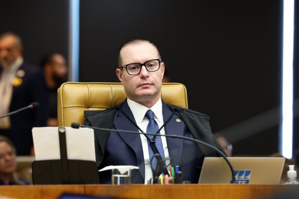 [Julgamento no STF: Cristiano Zanin vota para juntar casos de Moraes e André Mendonça]