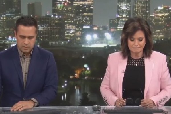 [Vídeo: Apresentadores de TV anunciam morte de colegas de emissora ao vivo]