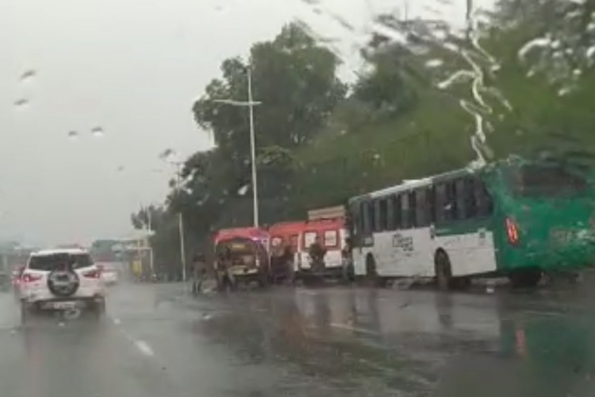 Passageiro de ônibus reage a assalto e suspeito morre na Av. Paralela, em Salvador