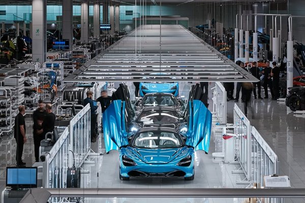 [McLaren anuncia primeiro SUV da história: chega em 2028]