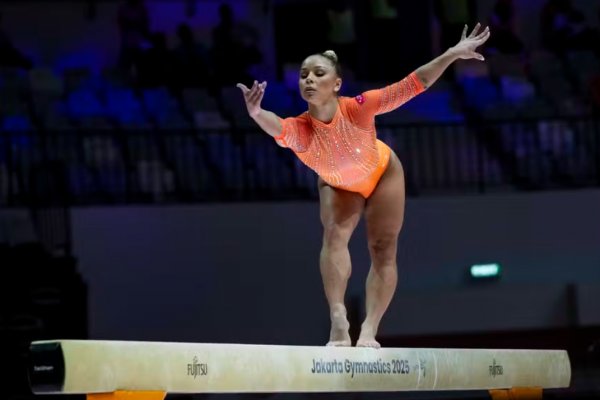 [Flávia Saraiva conquista ouro nas barras assimétricas na Copa do Mundo]