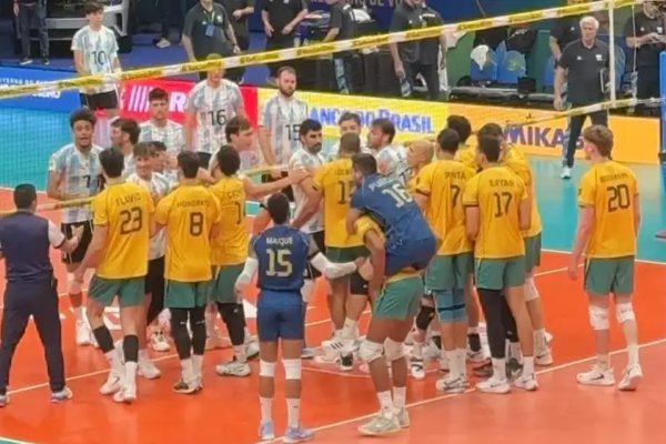 [Vídeo: Confusão generalizada marca final, e Brasil vence Argentina no Sul-Americano de vôlei]