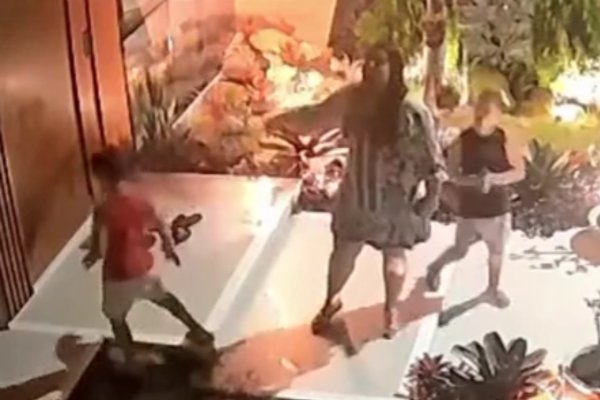 [Vídeo: mulher é acusada de invadir casa e agredir criança de 11 anos em Feira de Santana]