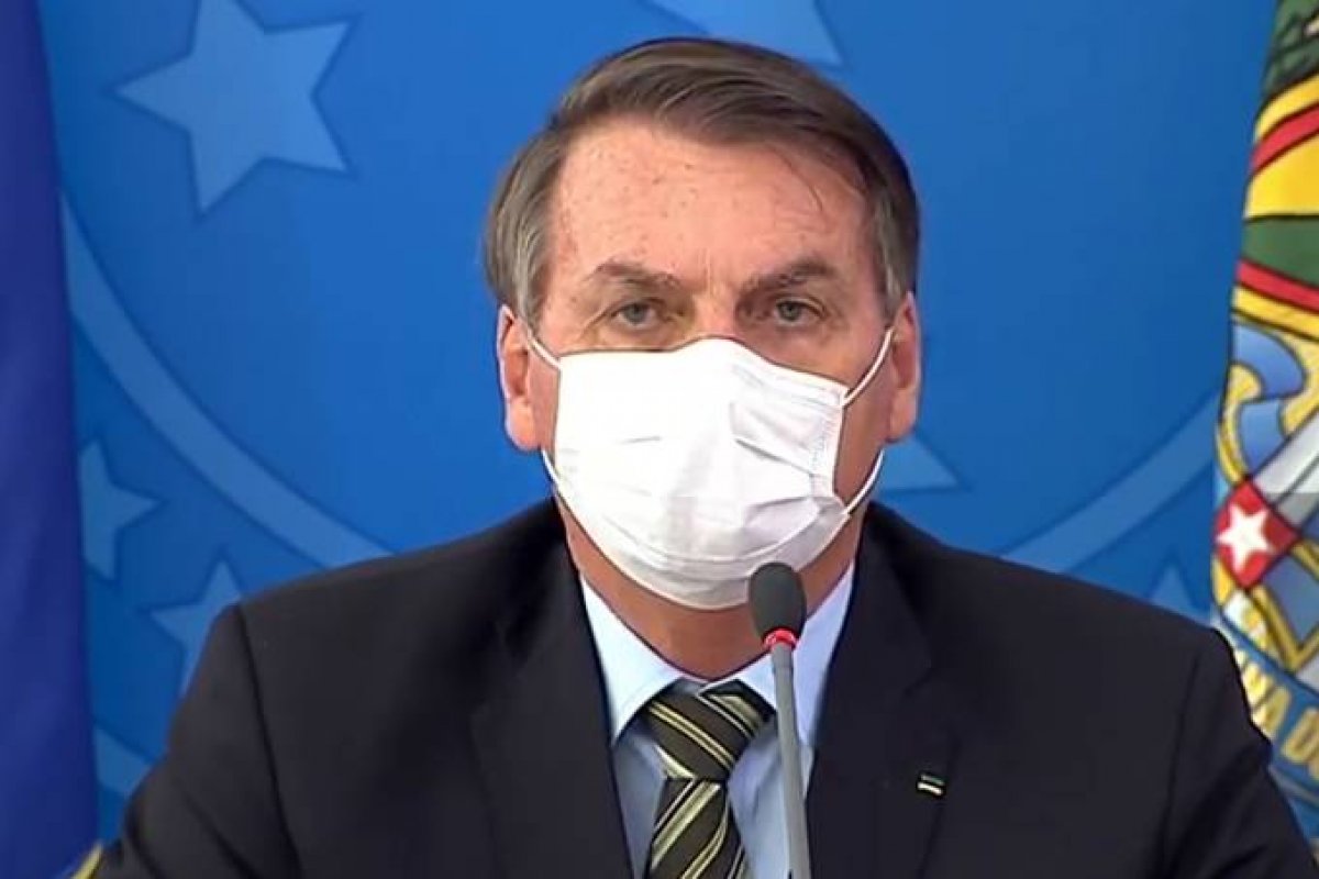 "Depois da facada, não vai ser uma gripezinha que vai me derrubar", afirmou Bolsonaro