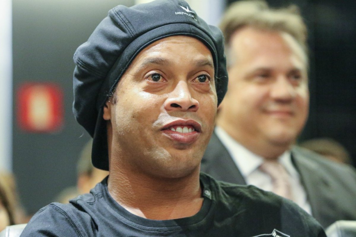 Ronaldinho Gaúcho ganha festa de aniversário no Paraguai