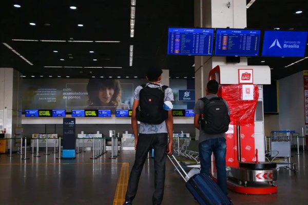 [Preço médio da passagem aérea sobe 14,5% em um ano e chega a R$ 777, diz Anac ]