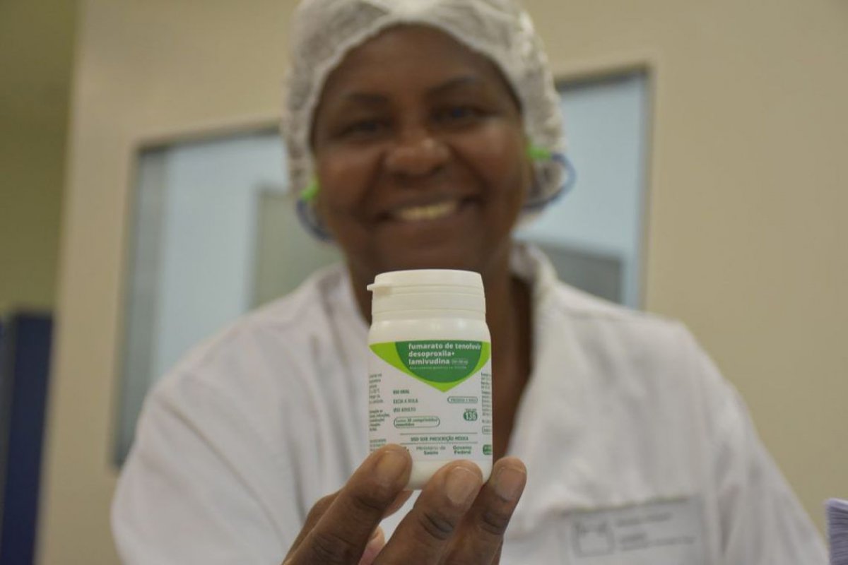 Fiocruz vai produzir antirretroviral para o SUS em agosto