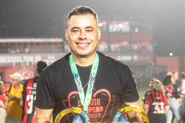 [Jair Ventura chega a um ano no Vitória com trajetória marcada por altos e baixos]