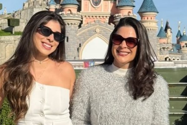 [Férias em Paris e Portugal para as empresárias baianas Danila Maia e Sarah Maia! ]