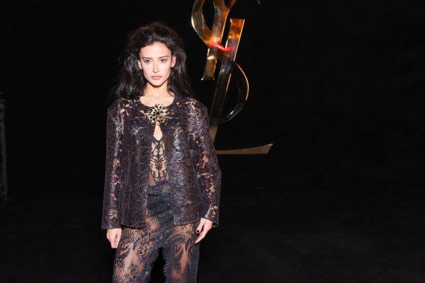 [Livia Nunes é a brasileira escolhida por Saint Laurent para a Paris Fashion Week! ]