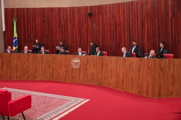[TSE tem 3 votos a 2 para manter derrubada de notícia falsa sobre Flávio Bolsonaro e Nossa Senhora]