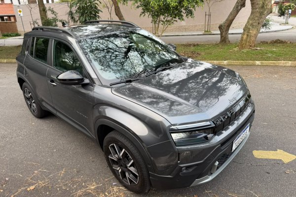 [Farol da Bahia testa o Jeep Avenger Longitude: versão intermediária ]