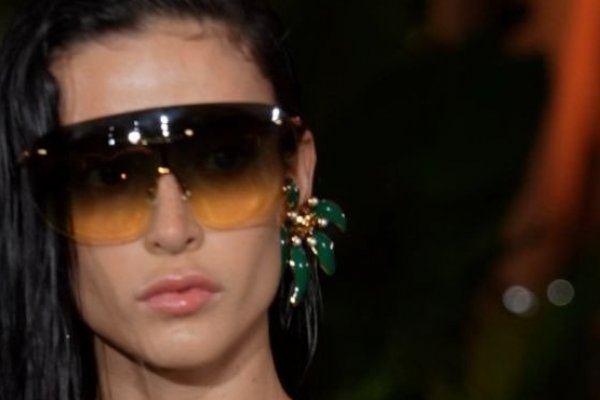 [Livia Nunes, brasileira que entrou no radar das grandes marcas internacionais, faz sua estreia nas passarelas da Paris Fashion Week! ]