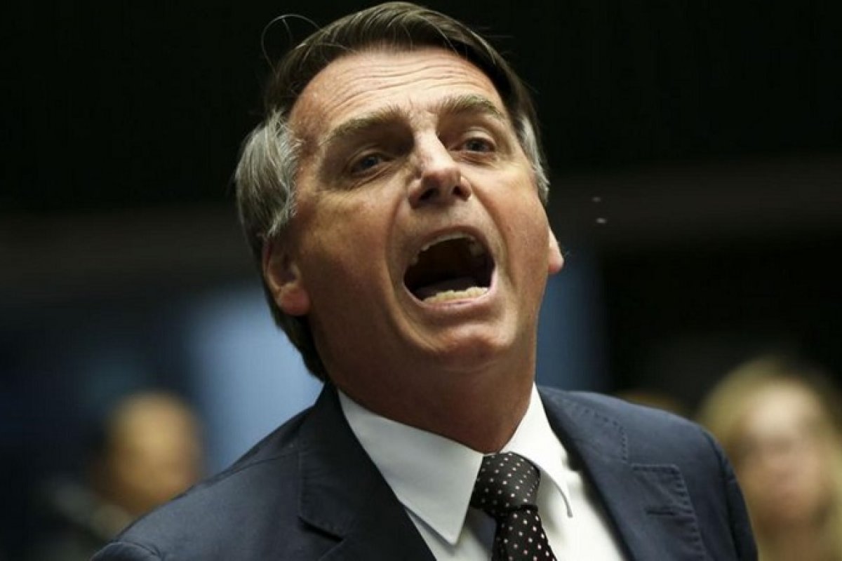Bolsonaro critica exagero de governadores no combate ao coronavírus e chama Dória de "lunático"