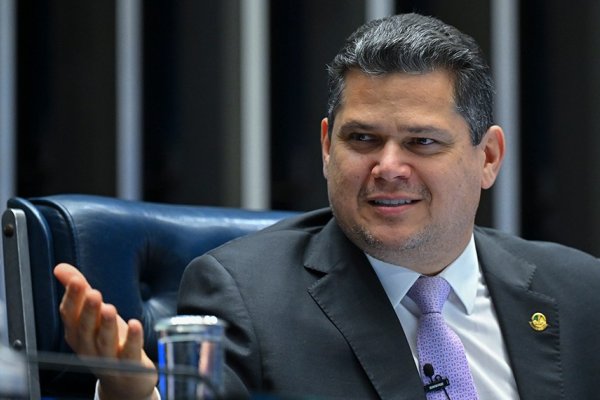 [Alcolumbre leva PEC do fim da escala 6x1 ao plenário do Senado na terça-feira]
