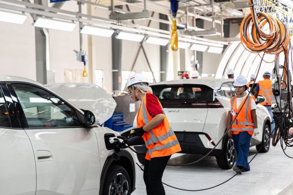 [BYD chega a 8,5 mil funcionários em Camaçari ]
