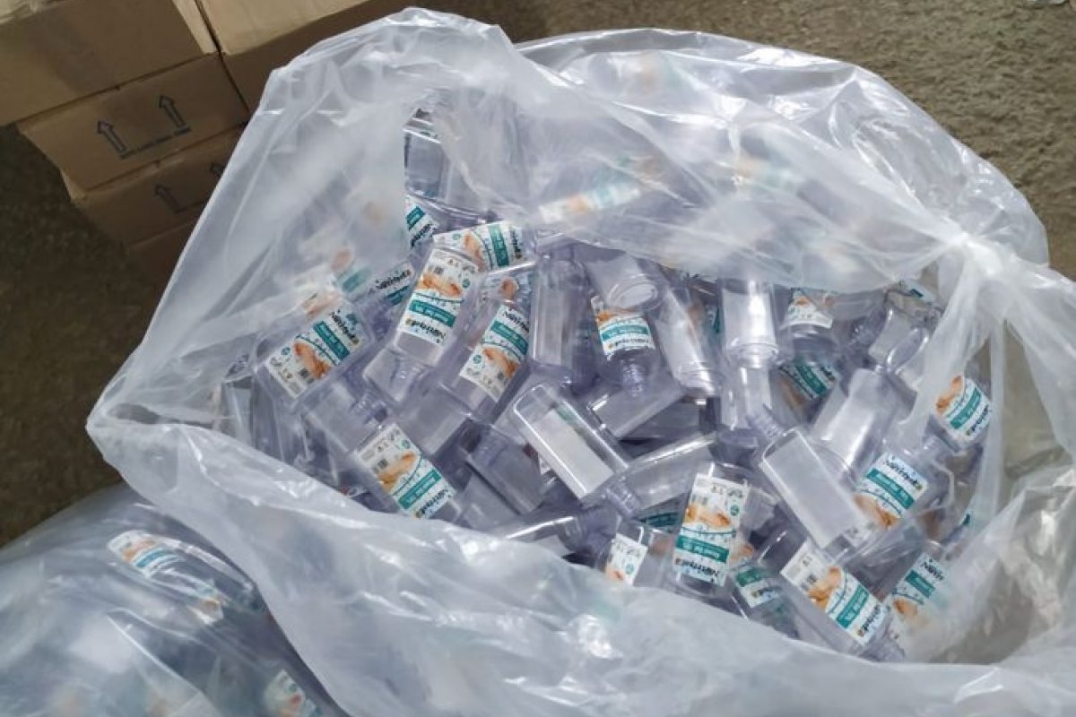 Polícia intercepta fábrica clandestina de álcool em gel no interior