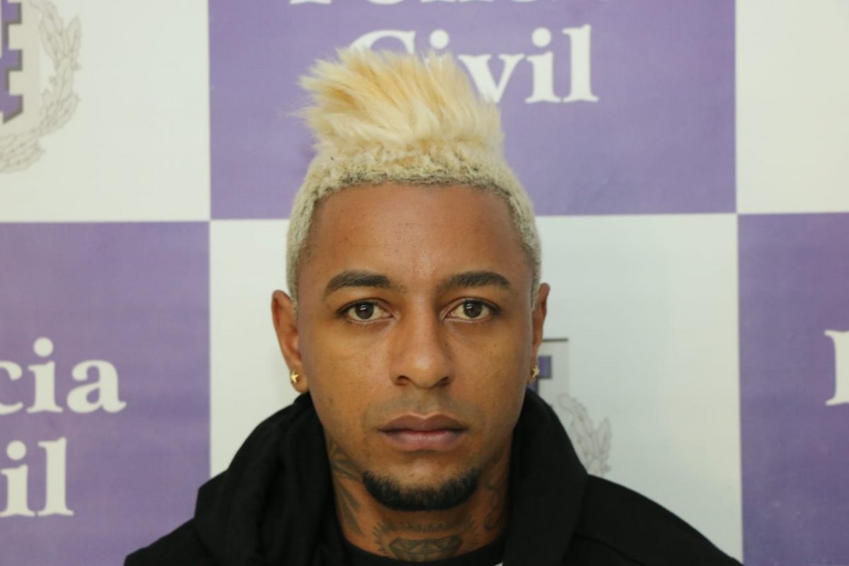 Iuri Sheik se entrega à polícia na tarde desta quarta-feira (26)