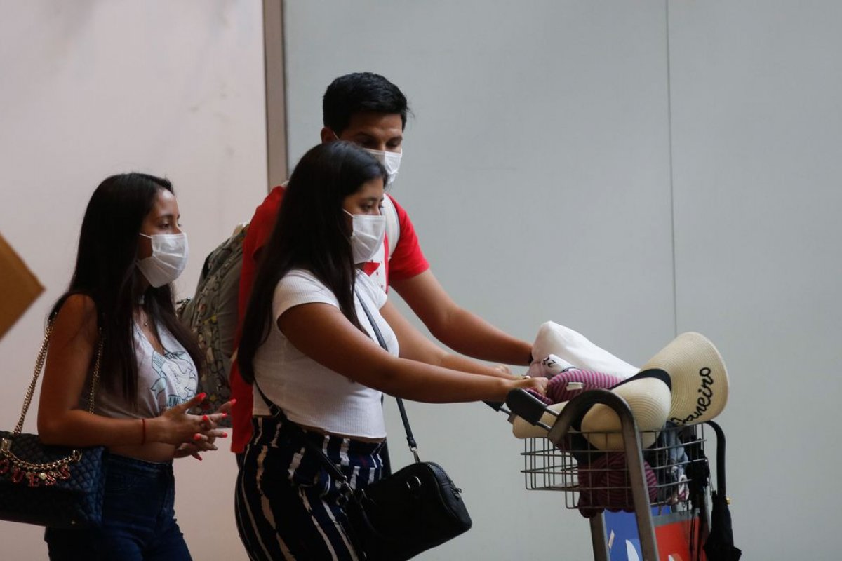 Coronavírus: Anac cria formulario online para orientar brasileiros no exterior
