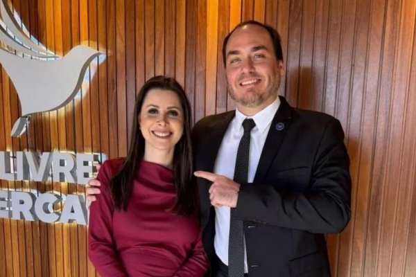 [Carol De Toni e Carlos Bolsonaro são eleitos senadores por Santa Catarina]