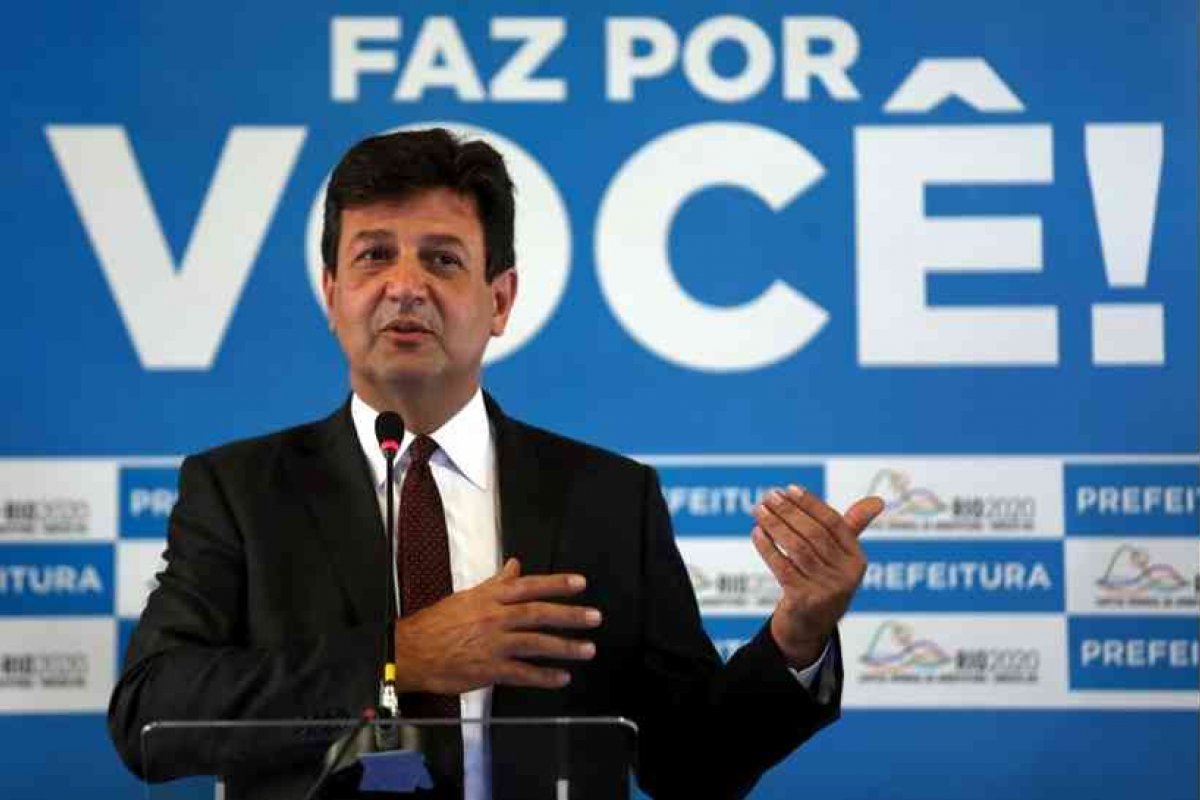 Bolsonaro nega estar incomodado com protagonismo de Mandetta