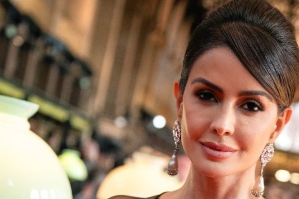[Cris Buffara prestigia Valentino em seu retorno à Paris Fashion Week! ]