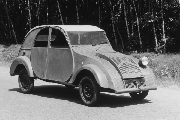 [Citroën 2CV elétrico será revelado em Paris como modelo mais acessível do mercado ]