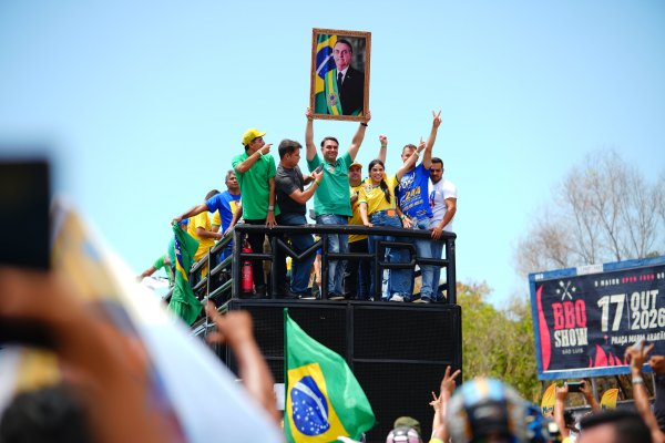 [Moraes manda PGR se manifestar sobre pedido de Jair Bolsonaro para receber Flávio antes do 2º turno]