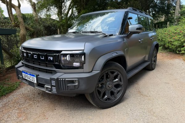 [Farol da Bahia testa o Jetour T2 na Terra: híbrido faz off road? ]